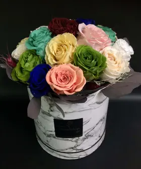 Rose Forever  (12 heads) in Exclusive Gift Hat Box !!!