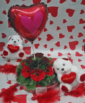 Κόκκινα τριαντάφυλλα ή τουλίπες σε γυάλινη πιατέλα + μπαλόνι + αρκουδάκι