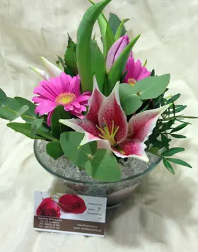 (only for Athens & Suburbs) Mixed Flowers in Glass or Ceramic & Decoration !!! 20,00€