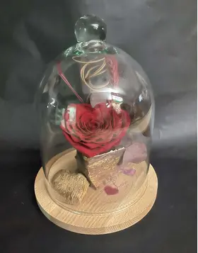 Rose Forever καρδιά, σε Γυάλινο Θόλο Διαμ. 20εκ. Ύψος 30εκ.