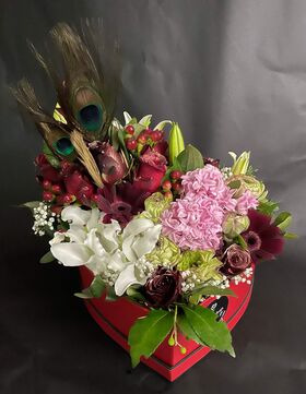 Κουτί σε σχήμα "Καρδιάς" με Λουλούδια !!!