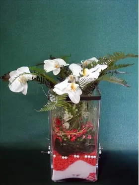 VASE PEARLS.jpg