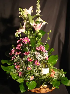 pink-wine-basket1.gif