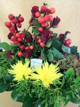 Φθινοπωρινή σύνθεση με λουλούδια & "Malus"