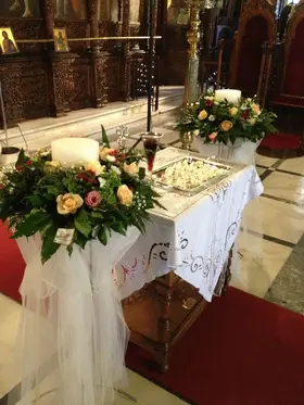 Wedding flower & candles decoration with tropic and autumn flavor colors