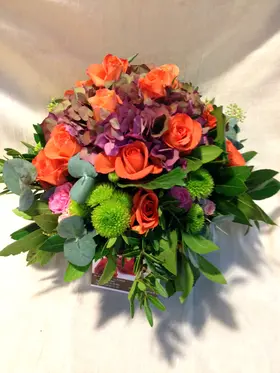 Roses (10) stems mixed colors in pot or glass or  basket 2,00€ !!! (only for Athens & Suburbs)