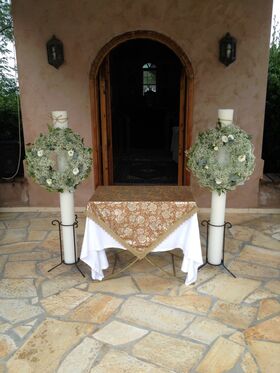 Wedding flower & candles decoration with "wreaths"