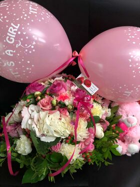 Arrangement  "Super Pack" for new born baby girl + Balloon +Teddy !! (also available in blue). Exclusive.