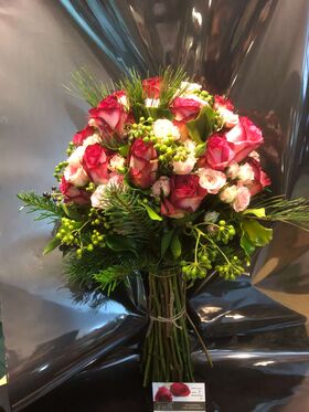 Roses  Classy Alison or Advance Sweetness. New Variety !!! Exclusive Bouquet.
