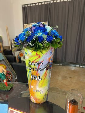 Μπλε Τριαντάφυλλα (25 συνολικά)τεμ. Σύνθεση Σε Μεταλικό Βάζο Δαπέδου 60εκ. !!! (Μόνο για την ΑΤΤΙΚΗ)