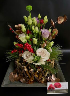 Flower arrangement on tray. Fence structure !!!