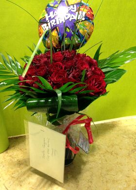 (50) red roses bouquet Extra Quality Dutch + vase + Happy Birthday Balloon !!!