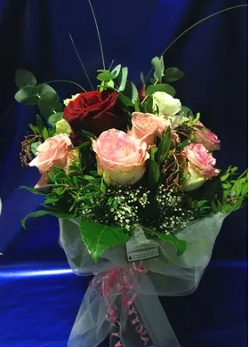 Big headed ecuadorian roses bouquet (35 stems) with greens !!!