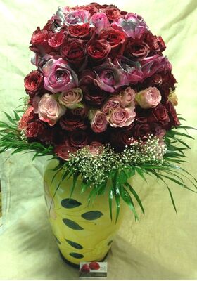 Αγάπη μου αυτή η υπέροχη σύνθεση είναι για σένα !!! Η Δύναμη Των Λουλουδιών !!!(200) Τριαντάφυλλα .