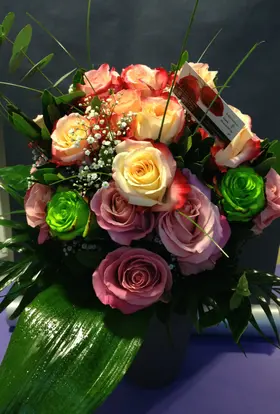 Big headed ecuadorian roses bouquet (35 stems) with greens !!!