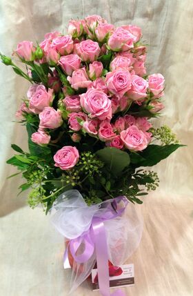 Pink Spray Roses (20) stems in vase.