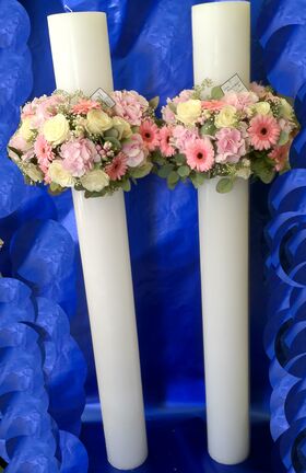 Wedding candles with wreaths of flowers