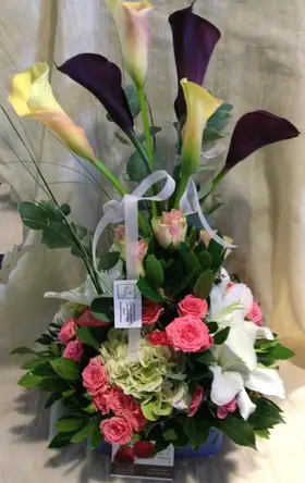 Arrangement of flowers in excellent "paper look" ceramic  pot !!!
