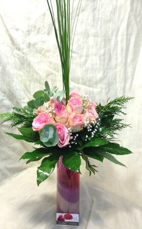 Pink Roses (30) stems in glass vase with colored sand decoration !!!