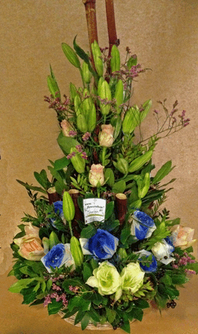 Καλάθι με λουλούδια & κλαδιά
