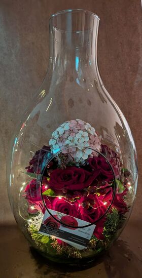 ​Valentine's Roses arrangement in Drop Vase with Led Lights decoration & Helium Balloon.