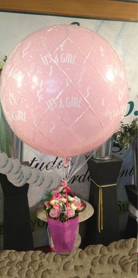 Arrangement  "Super Pack" for new born baby girl + X-large Balloon