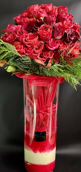 (100) Κόκκινα Τριαντάφυλλα Μπουκέτο !!! Σε κυλινδρικό γυάλινο βάζο υψ.(65)cm & διαμ. (18)cm με διακόσμηση.