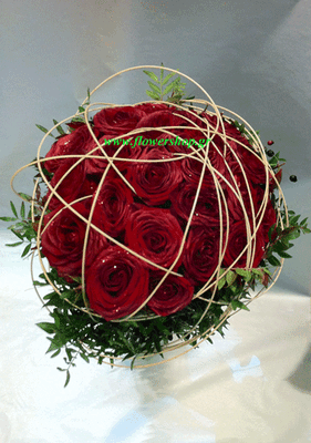 Design μπουκέτο  με (31) κόκκινα τριαντάφυλλα + Βάζο !!!