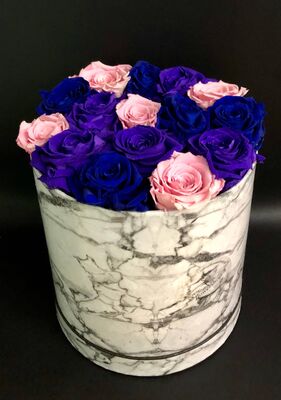 Ανθοπωλείο. (15) βαλσαμωμένα "4ever roses" τριαντάφυλλα σε "Πολυτελές" κουτί 20εκ. χ 20εκ.