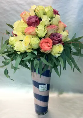 Roses arrangement - (40) stems - Big Headed Ecuador + vase + colored sand decoration!!!