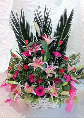 Ανθοπωλείο Σύνθεση ανθέων με ροζ  λουλούδια σε καλάθι