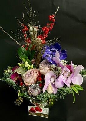 Σύνθεση με Ορχιδέες και Λουλούδια Εποχής σε Γυάλινο.