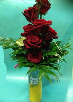 Ανθοπωλειο Αθηνα .Κόκκινα τριαντάφυλλα (10) μπουκέτο σε βάζο