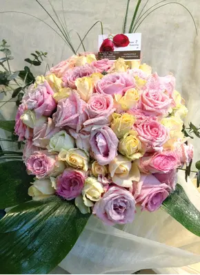 Pink & White Roses Roses Bouquet !!! (100 stems with greens).Special