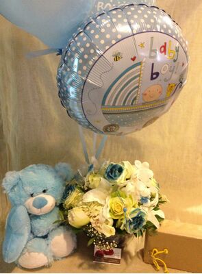 Γυάλα με άνθη, μεγάλο αρκούδο και μπαλόνι με ήλιο !!!