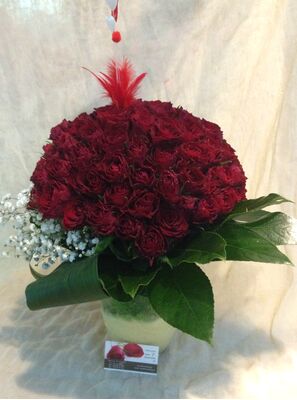 "Κόκκινα Τριαντάφυλλα" !!! Αγάπη χ 100 !!! (1) Πολυτελές Μπουκέτο (100) τεμ..!!! Σπέσιαλ σε Βάζο.