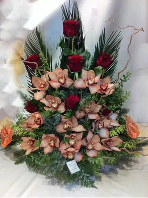 Arrangement with exclusive Red roses + Cymbidium ochids !!!
