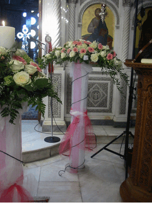 Wedding decoration. Arrow line flower arrangements.