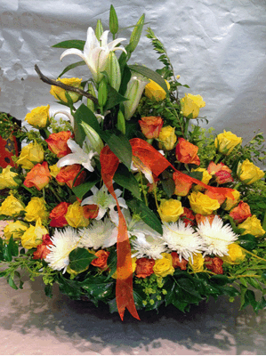 Σύνθεση σε καλάθι. "Χίλια" καλοκαιρινά λουλούδια.!!!