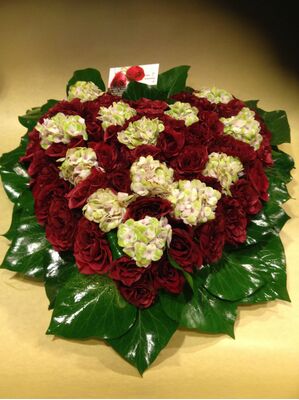 Valentine's heart with (50) red roses + Decoration
