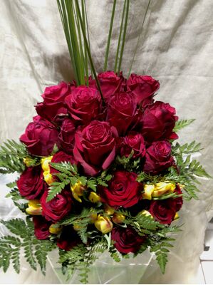 Τριαντάφυλλα Εκουαδόρ +60 τεμ. Μεγάλο Βάζο Δαπέδου +70εκ ύψος.