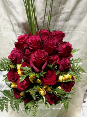 Exclusive Ecuador Roses 60+  stems in Heavy Clear Pyramid Glass Vase (height +70cm).