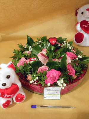 Valentine round  arrangement