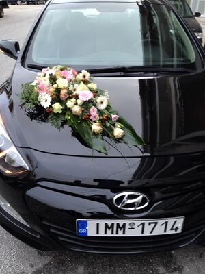 Γάμος. Στολισμός Εκκλησίας Με Λουλούδια σε Παστελ & Ροζ Χρώματα.