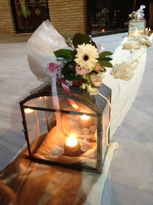 Γάμος. Στολισμός Εκκλησίας Με Λουλούδια σε Παστελ & Ροζ Χρώματα.