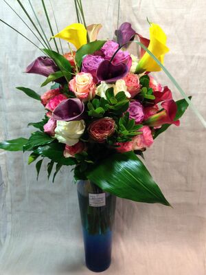 Design Glass Vase  with  +(35) Ecuador Roses, Exclusive Flowers  & Decoration