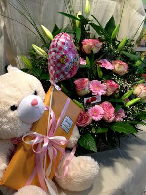 Basket flower arrangement for new born baby.Exclusive (+30€)