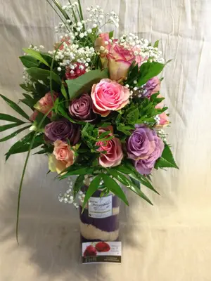 Pink Roses (30) stems in glass vase with colored sand decoration !!!