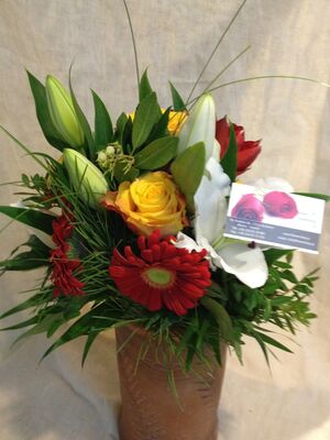 Κόκκινο χειμερινο μπουκέτο. Ανθοπωλείο Νέα Σμύρνη.Σπέσιαλ.