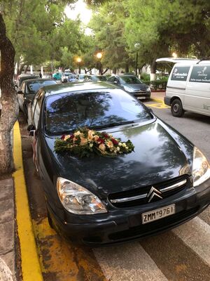 Wedding flower & candles decoration Exterior corridor. Autumn Flavor & Style. Automobile decoration.